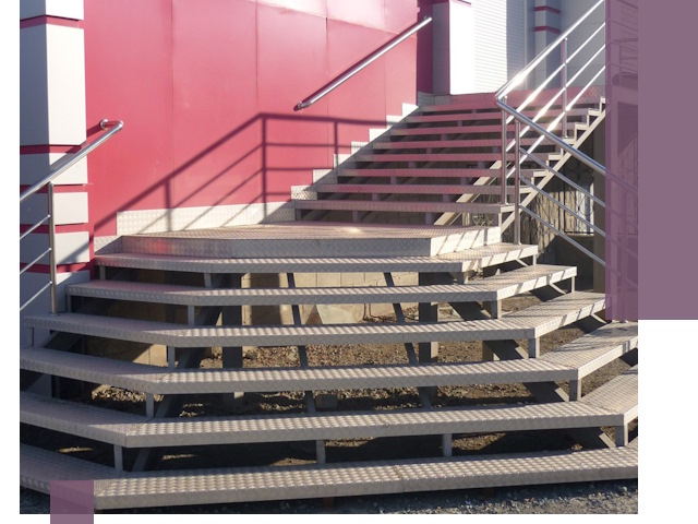 Лестницы для магазина в Павловском Посаде — изготовление и монтаж