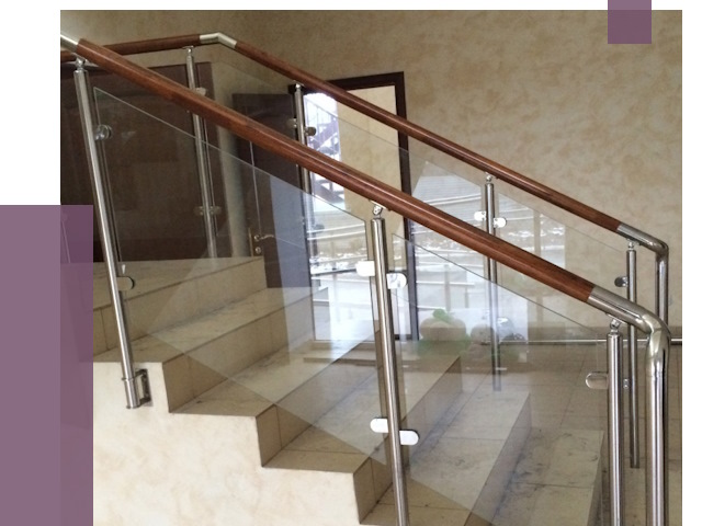 Комбинированные перила из металла и дерева в Павловском Посаде