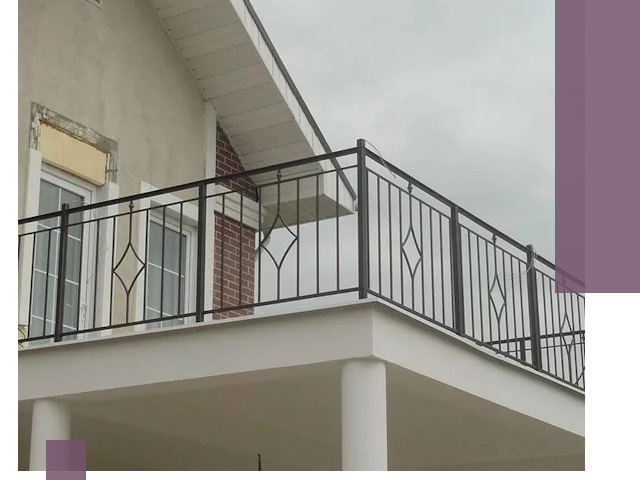 Изготовление балконных ограждений в Павловском Посаде из металла и стекла