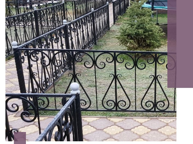 Кованые газонные ограждения под ключ в Павловском Посаде